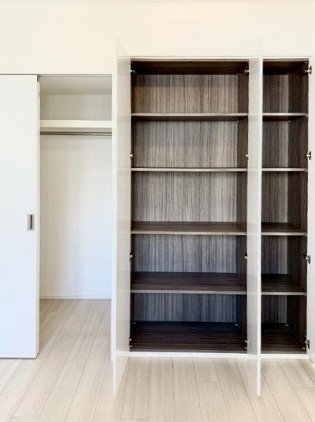 ブランズ市谷田町_クローゼット付きの洋室の写真