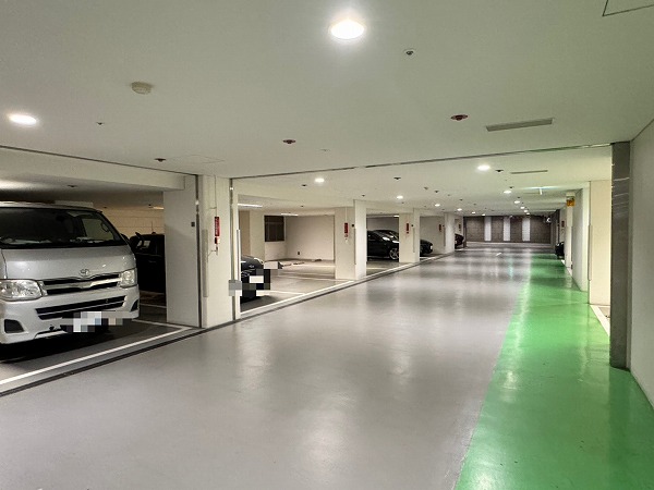 グランツオーベル南平台　駐車場