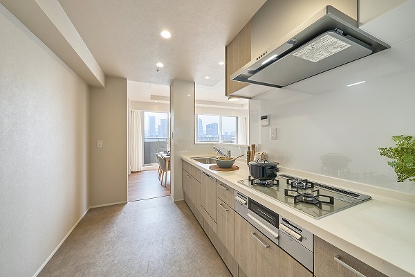 キャナルワーフタワーズWEST_システムキッチンの写真