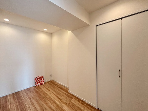 ライオンズタワー池袋_クローゼット付きの洋室の写真