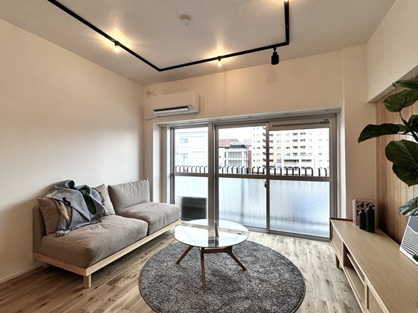 秀和目黒駅前レジデンス_リビングスペースの写真