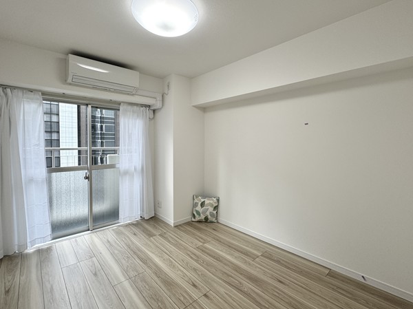 三田ハイデンス_大きな窓がある洋室の写真