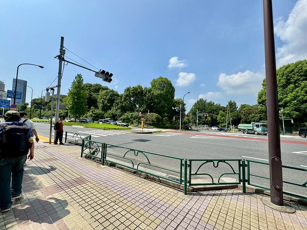 乃木坂駅前の道