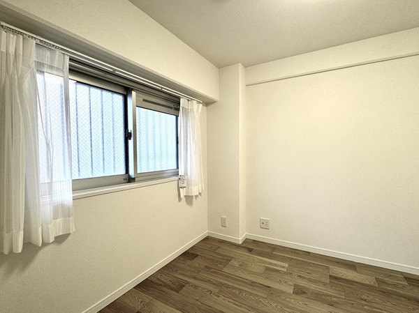 大森ハイツ（大田区）_腰窓がある洋室の写真