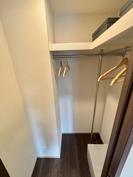 ブランズ神楽坂_奥行きのあるウォークインクローゼットの写真