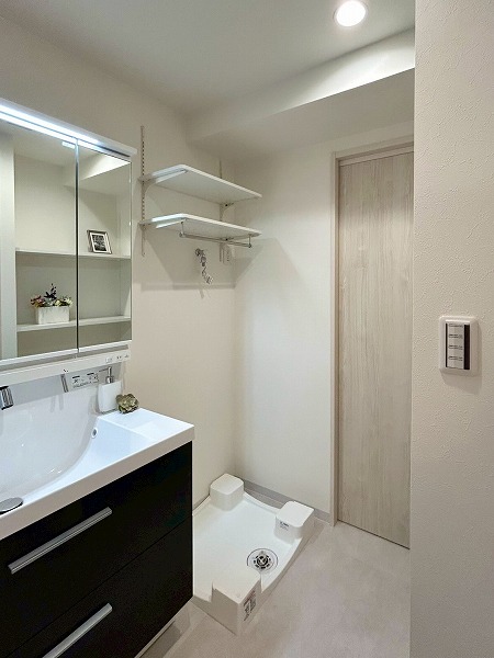 藤和高井戸コープ_清潔感のあるパウダールームの写真