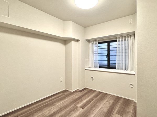 ライオンズマンション麻布十番南_窓がある洋室の写真2