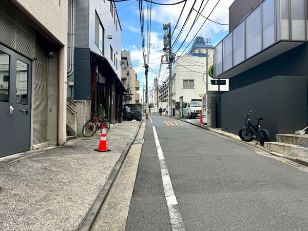 マンション前の通り