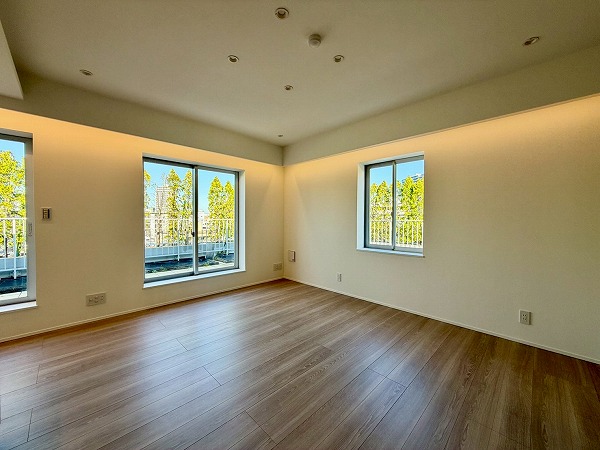 D’クラディア神宮外苑ハイヴァリー_陽当たりの良いリビングの写真