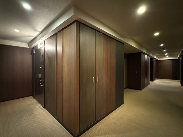 イニシアイオ西麻布 内廊下