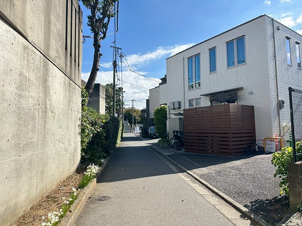 マンション近く