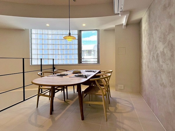 グローリオ三軒茶屋_ガラスブロックがお洒落なキッチンダイニングの写真