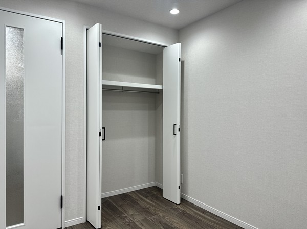 ライオンズマンション大森海岸_LDK収納の写真