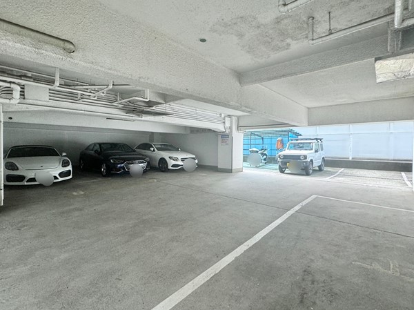 秀和目黒駅前レジデンス　駐車場