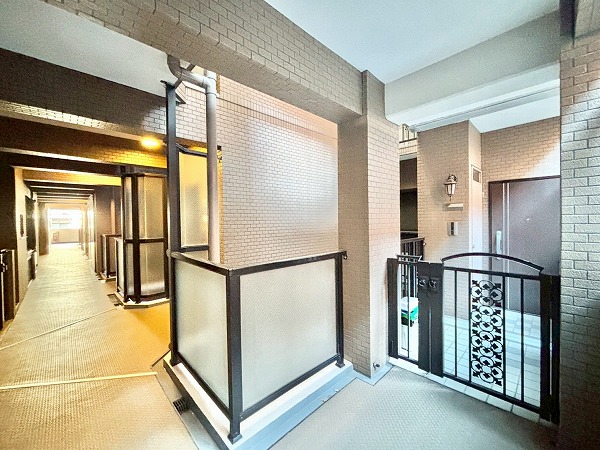 日神パレステージ信濃町　外廊下