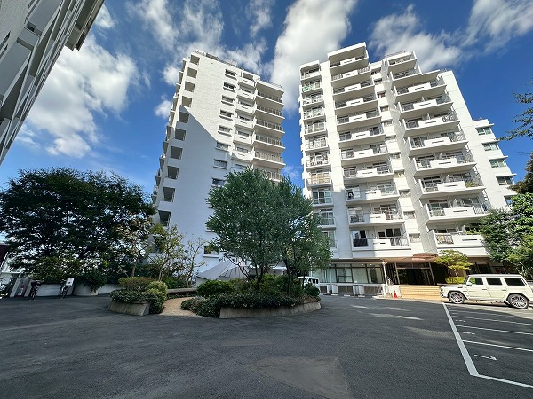 マンション雅叙苑　中庭