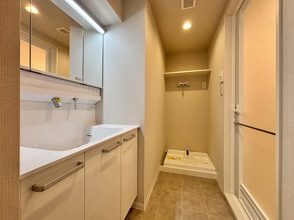 中銀音羽マンシオン_清潔感のあるパウダールームの写真