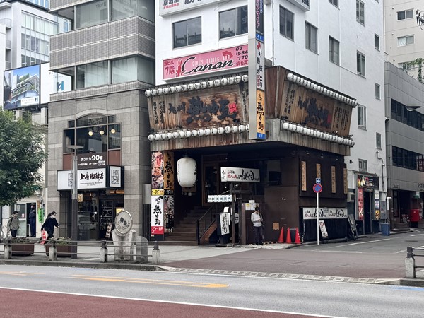 駅周辺の飲食店やカフェ