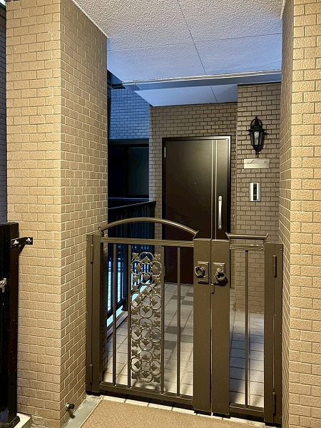 日神パレステージ信濃町_玄関ポーチの写真