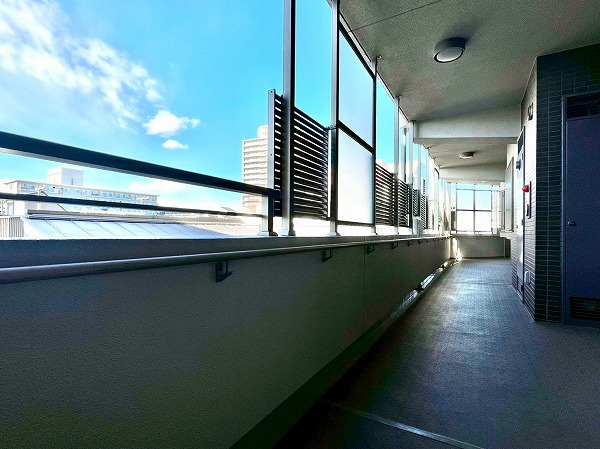 グローリオ三軒茶屋　外廊下