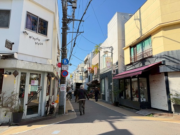 ベトナム料理店、フラワーショップ