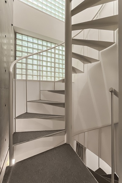 成城テラス（世田谷区成城2）_螺旋階段の写真