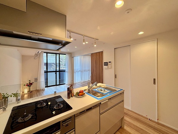 ペイサージュ音羽壱番館_ゆとりあるリビングダイニングキッチンの写真