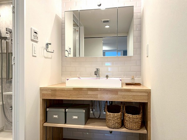 オーク荻窪マンション_お洒落な独立洗面台の写真