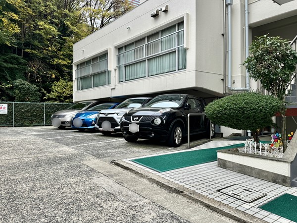 クレール三田　駐車場