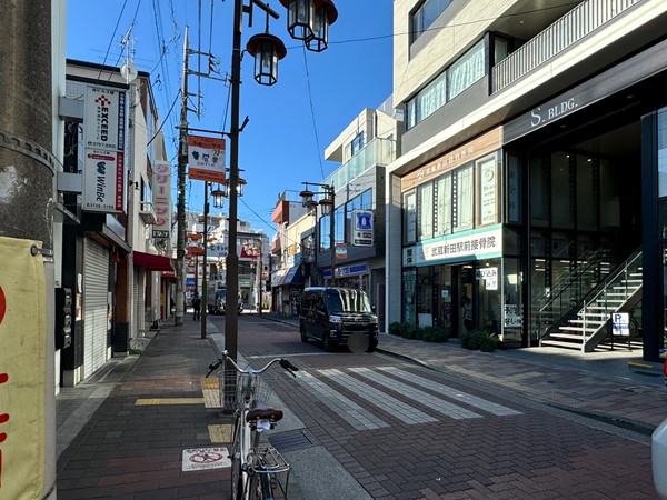 武蔵新田駅前