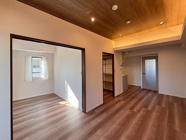 アールクレエ本郷_日当たり良好なリビングダイニングキッチンの写真