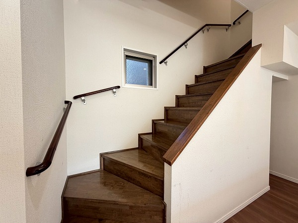 BAOS神宮前_階段の写真