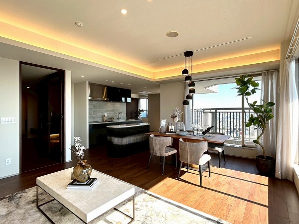 中野サンクォーレ_明るいリビングダイニングキッチンの写真