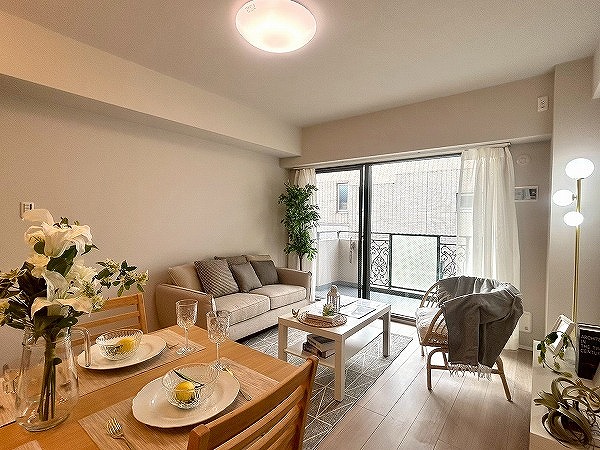 エクレールガーデン南荻窪_明るいリビングダイニングキッチンの写真