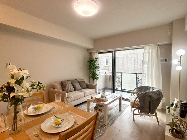 エクレールガーデン南荻窪_温かみのあるリビングダイニングの写真