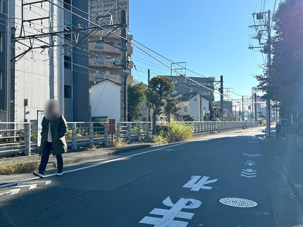 マンション前の通り