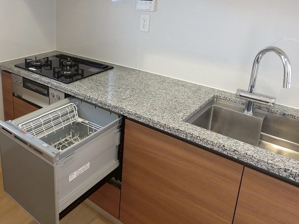 オープンレジデンシア六本木美術館前_リノベーション済みのキッチンの写真
