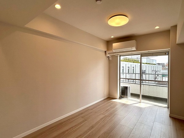 プリンスマンション_温かみのある約5.8帖の洋室の写真