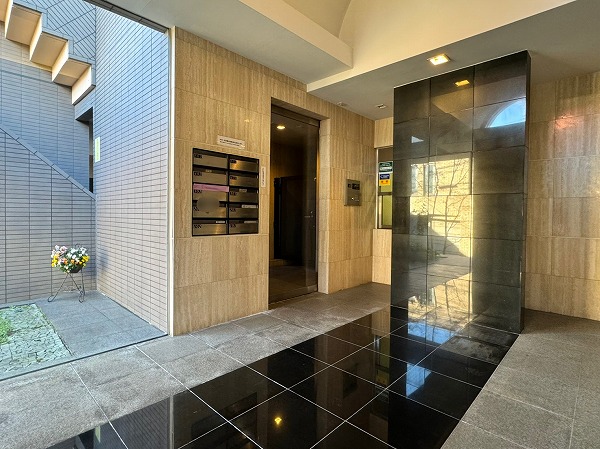 ホームズ羽根木　エントランス