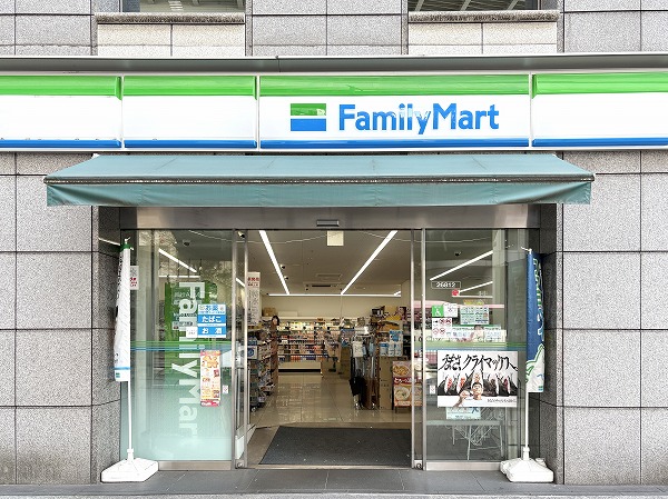 ファミリーマート初台交差点前店
