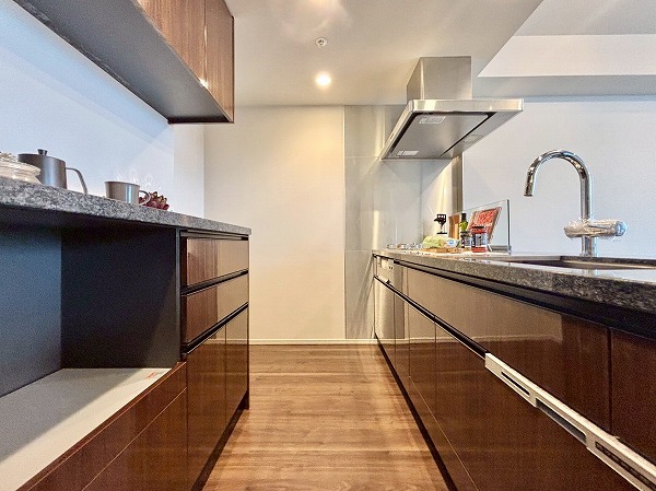 パークホームズ千代田淡路町_広いキッチンの写真