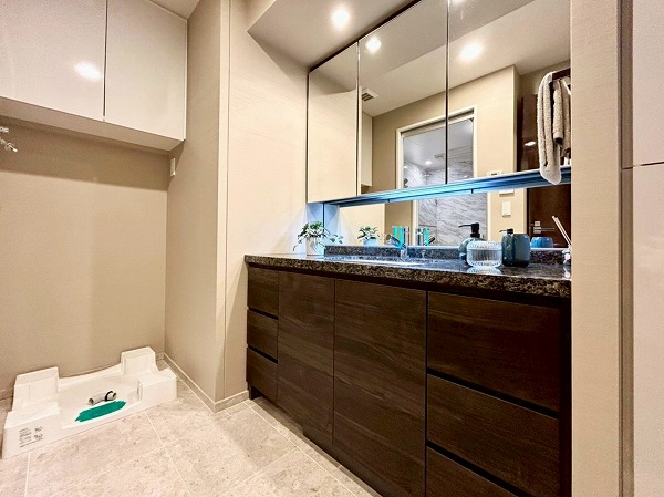 グランドヒルズ恵比寿_清潔感のあるパウダールームの写真