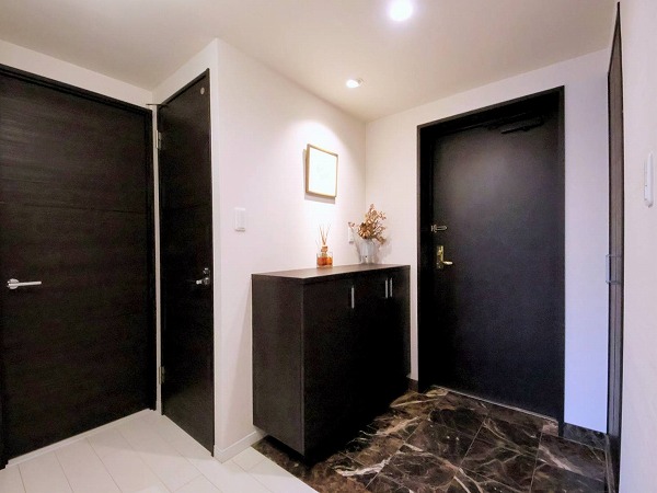 代々木ヒルズ_高級感のある玄関の写真