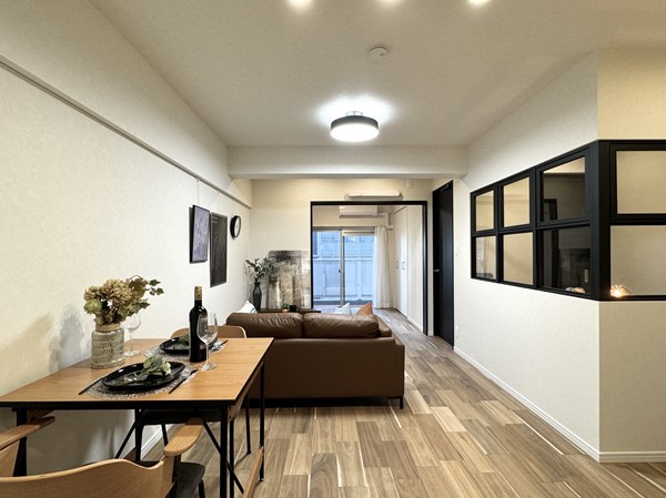 三田ナショナルコート_お洒落なメインルームの写真