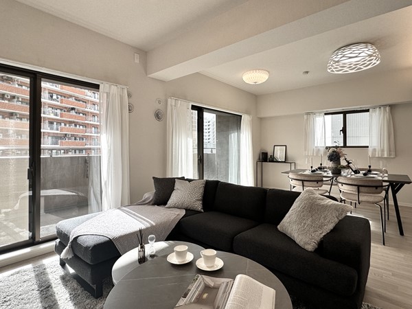 三田シティハウス_二面採光のメインルームの写真