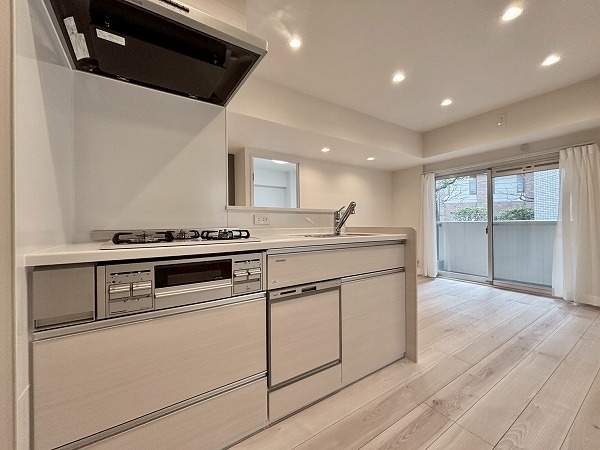 コープ野村一番町_リノベーション済みのキッチンの写真