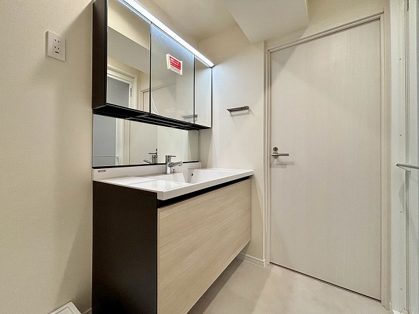 コープ野村一番町_広々としたパウダールームの写真