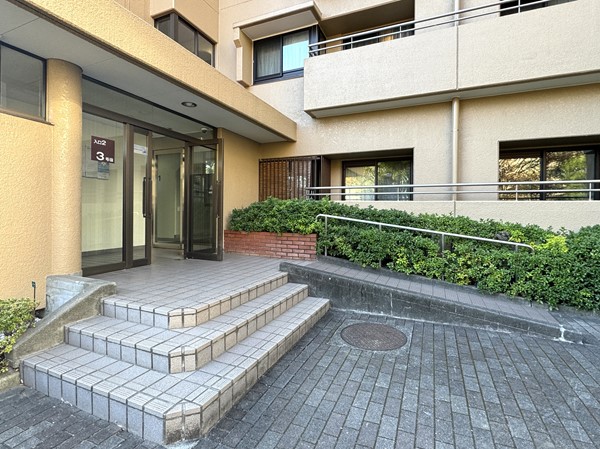 多摩川ハイム3号棟　アプローチ