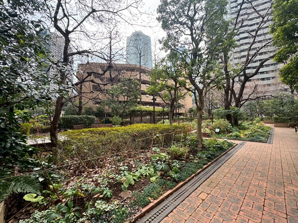 アークタワーズウエスト　中庭