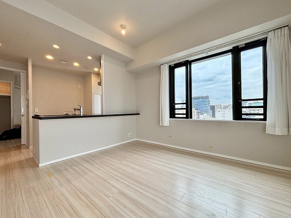 セントラルレジデンス御茶ノ水ヒルトップ_風通しの良いリビングダイニングキッチンの写真